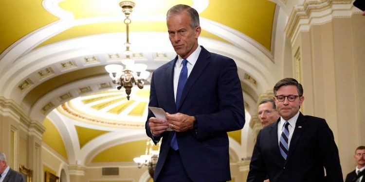 Senate leaves Washington as government shutdown nears 3rd week, military pay at risk